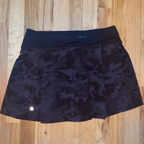 Lulu Lemon Pace Rival Mid-Rise Skirt Camo size 6 or 8 the tag is ripped out - Picture 3 of 5